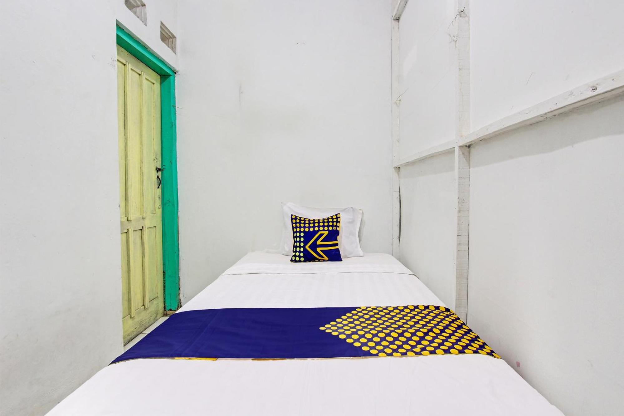 Spot On 92540 Karomah Kostel Syariah Hotel