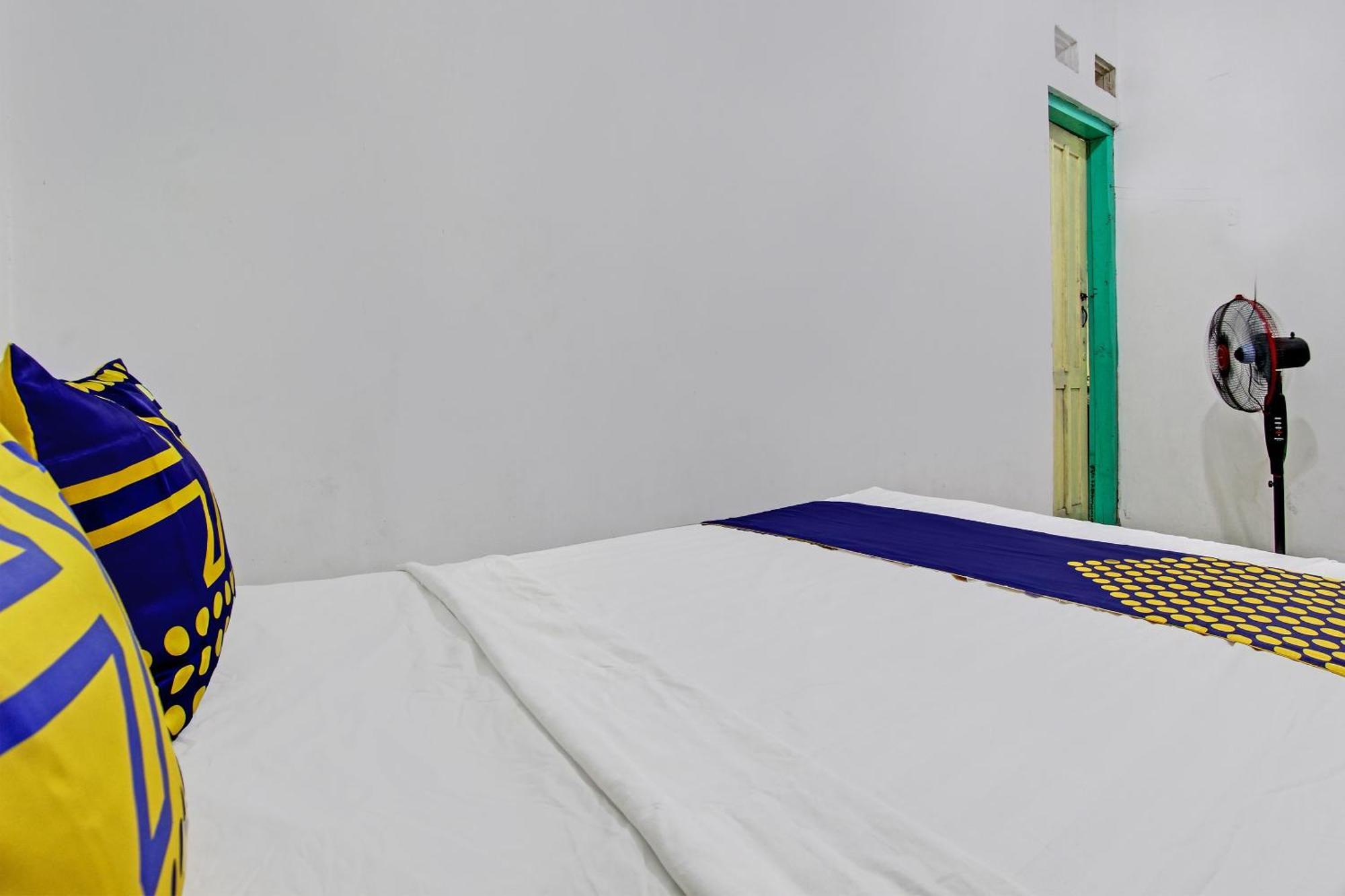 Spot On 92540 Karomah Kostel Syariah 2* Semarang