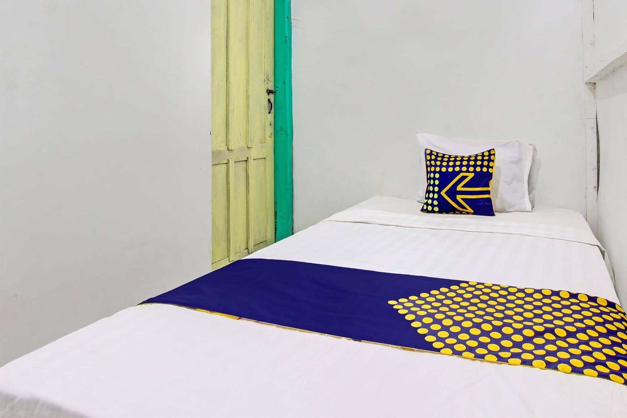 Spot On 92540 Karomah Kostel Syariah Hotel 2*