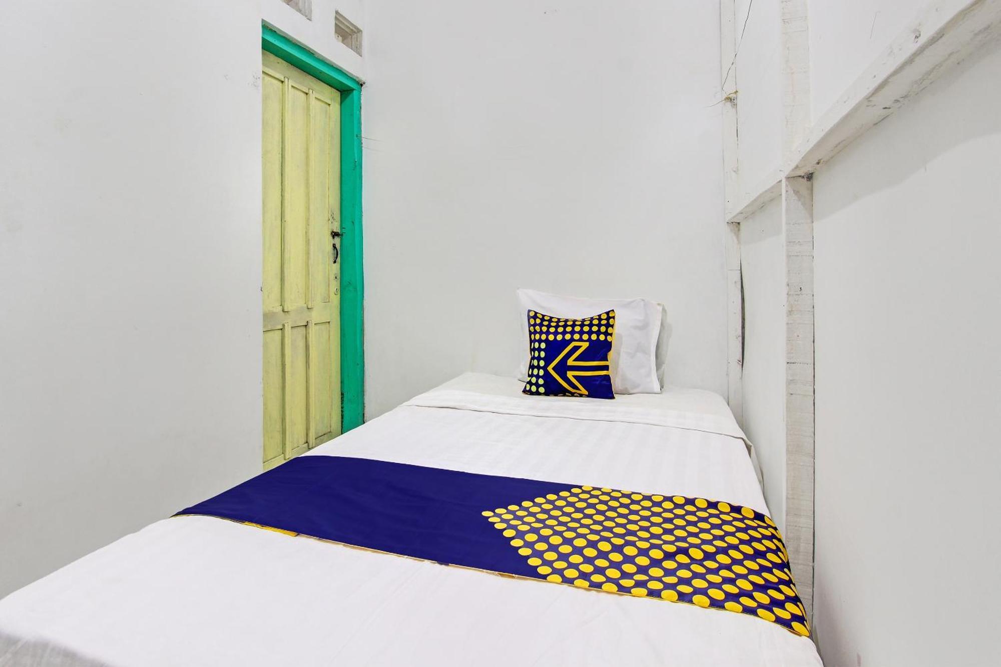 Hotel Spot On 92540 Karomah Kostel Syariah Semarang